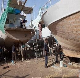 صناعة سفن الصيد واليخوت.jpg