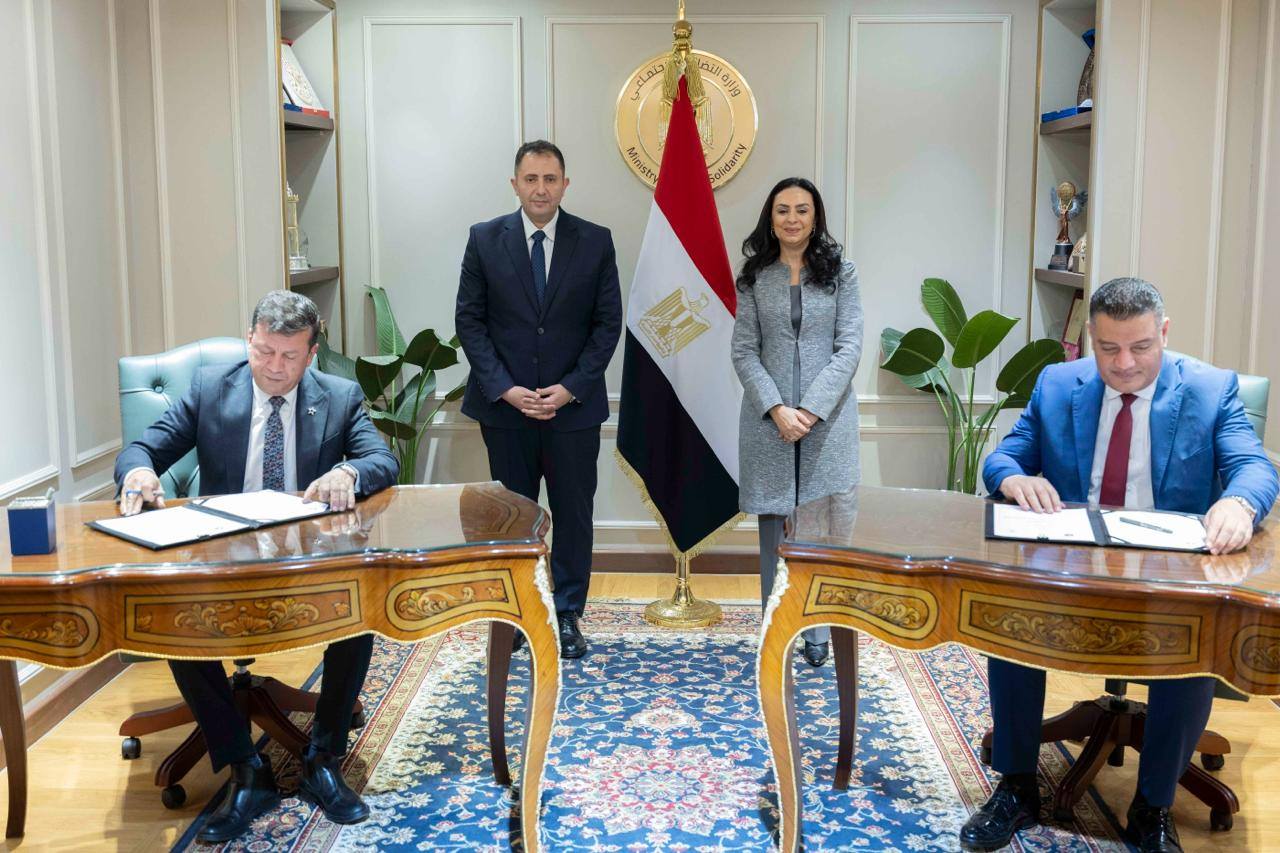 توقيع عقد اتفاق بين محافظة دمياط ووزارة التضامن بشأن الانتفاع بقطعة أرض في مدينة رأس البر -MCIT